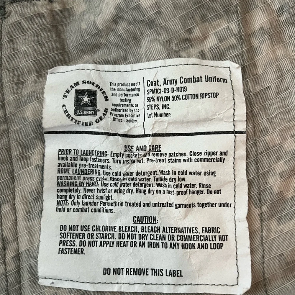 US Army Jacket Mens Small Regular Digital Camo Military Combat Uniform